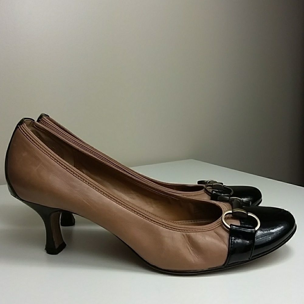 Tahari Misty Style Tan and Black Leather Pumps 8.5